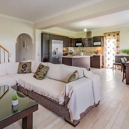 V And H House - Cozy & Ideal For Families, By Zantewize * Kalipádo