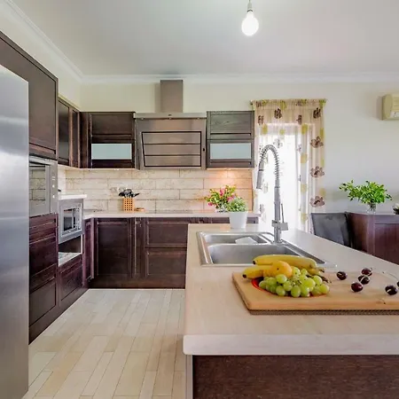 Nyaraló V And H House - Cozy & Ideal For Families, By Zantewize Kalipádo